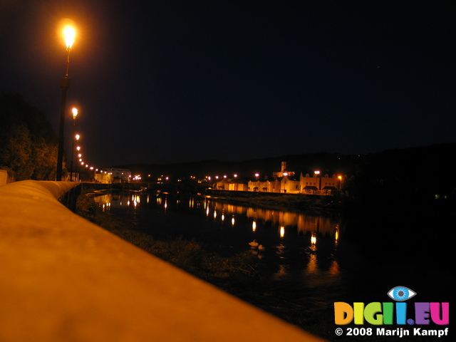 24180 Carrick on Suir by night